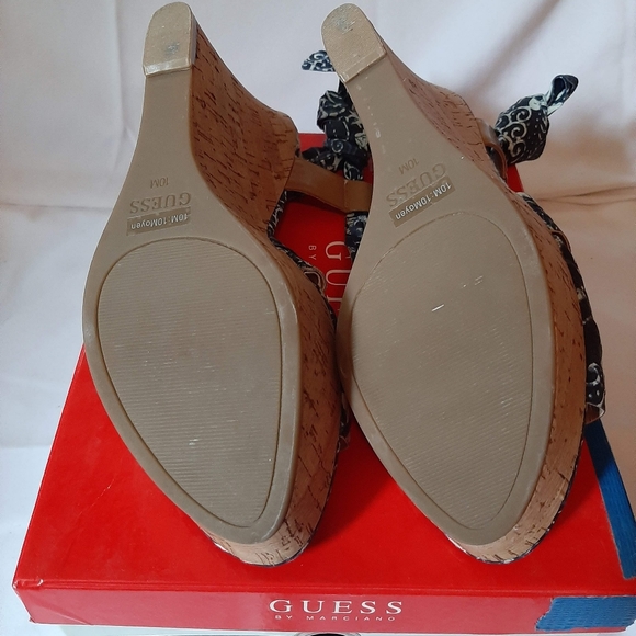 GUESS SHOES, NWOT,Size 10, navy and white, ORIGINAL BOX - Picture 2 of 4